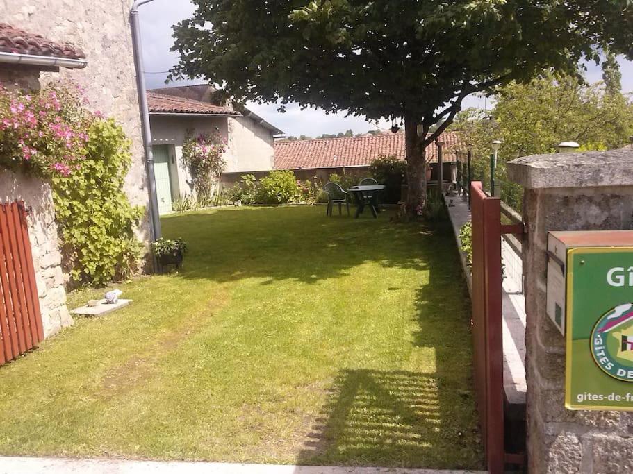 Cottage By The Chateau With Pool In National Parc Les Salles-Lavauguyon エクステリア 写真