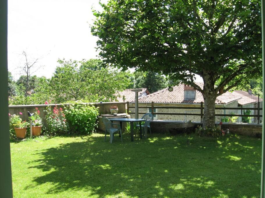 Cottage By The Chateau With Pool In National Parc Les Salles-Lavauguyon エクステリア 写真