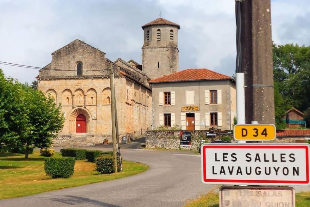 Cottage By The Chateau With Pool In National Parc Les Salles-Lavauguyon エクステリア 写真