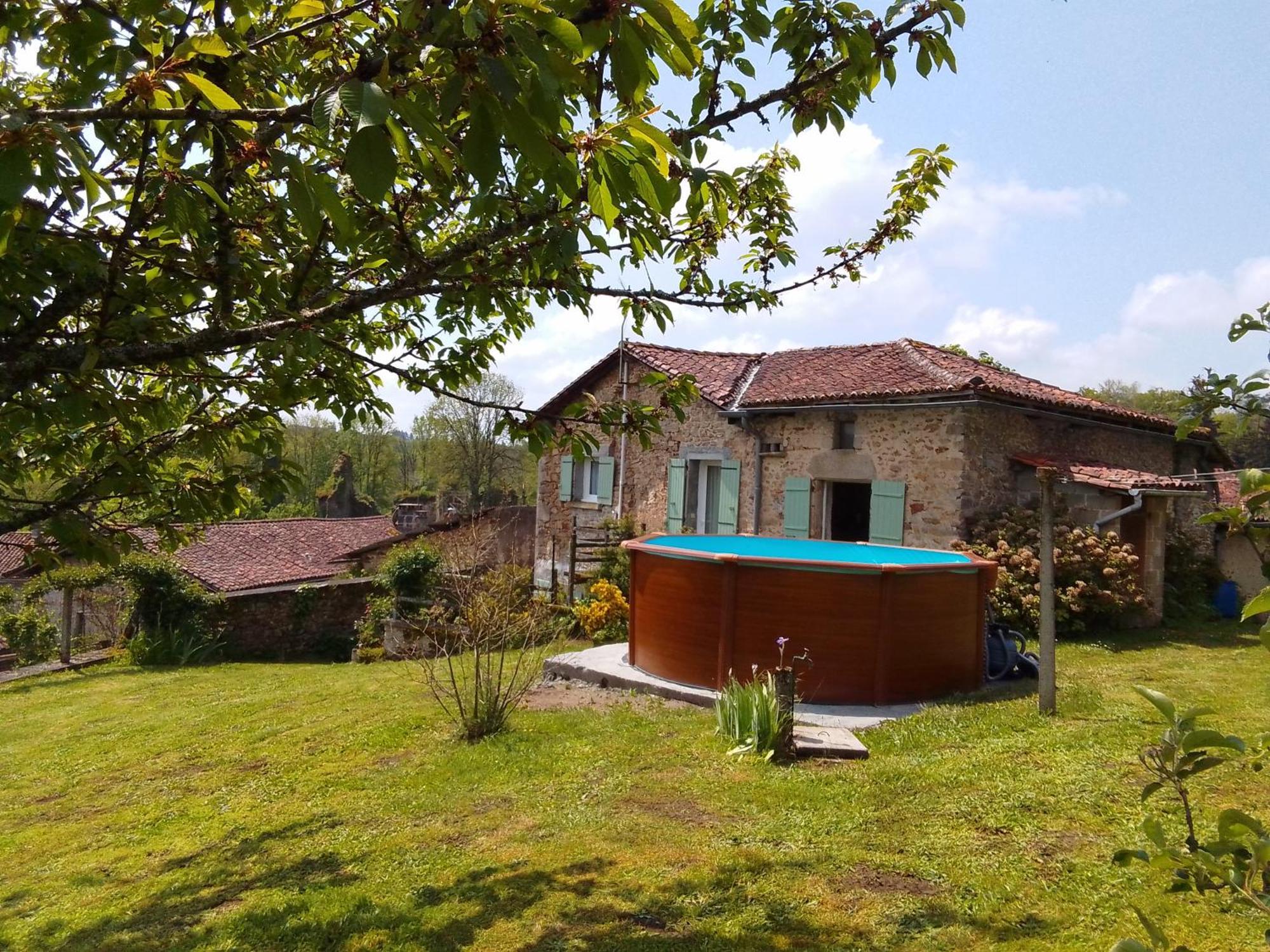 Cottage By The Chateau With Pool In National Parc Les Salles-Lavauguyon エクステリア 写真