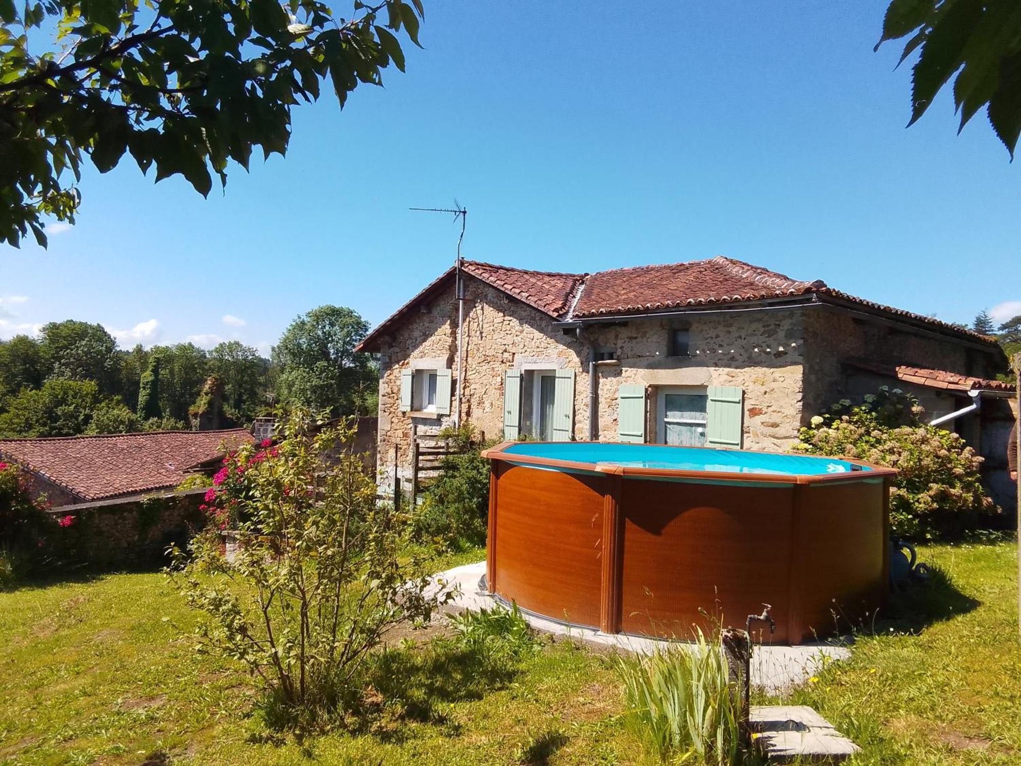 Cottage By The Chateau With Pool In National Parc Les Salles-Lavauguyon エクステリア 写真