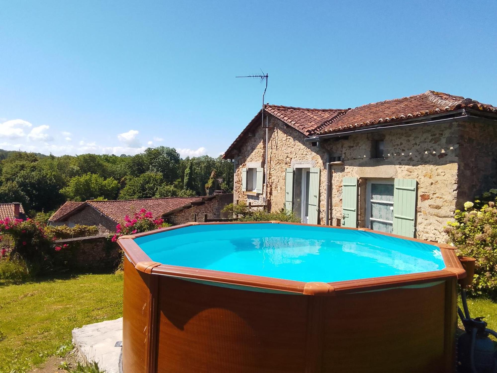 Cottage By The Chateau With Pool In National Parc Les Salles-Lavauguyon エクステリア 写真